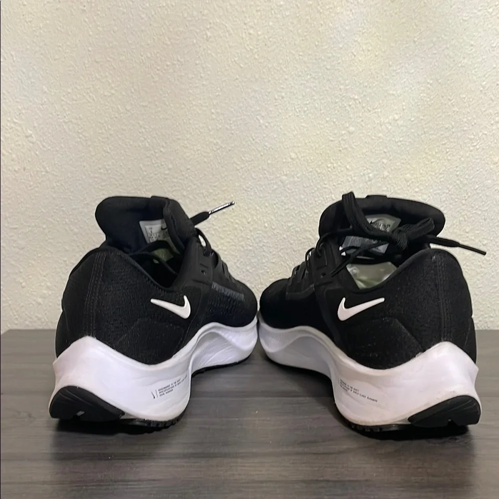 🏃‍♀️ Nike Woman’s Air Zoom Pegasus SZ 9 EUC